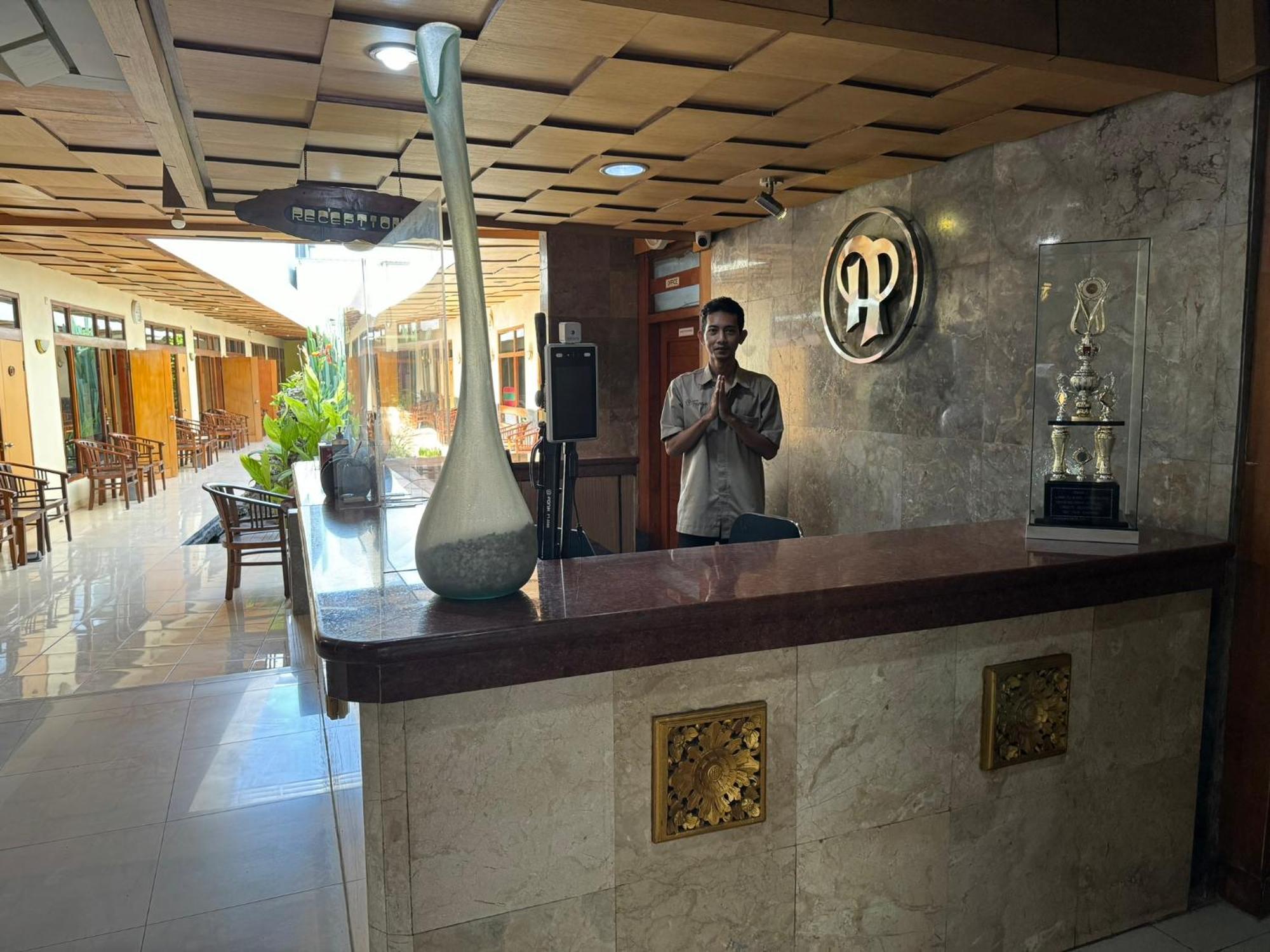 Hotel Priangan Чиребон Экстерьер фото