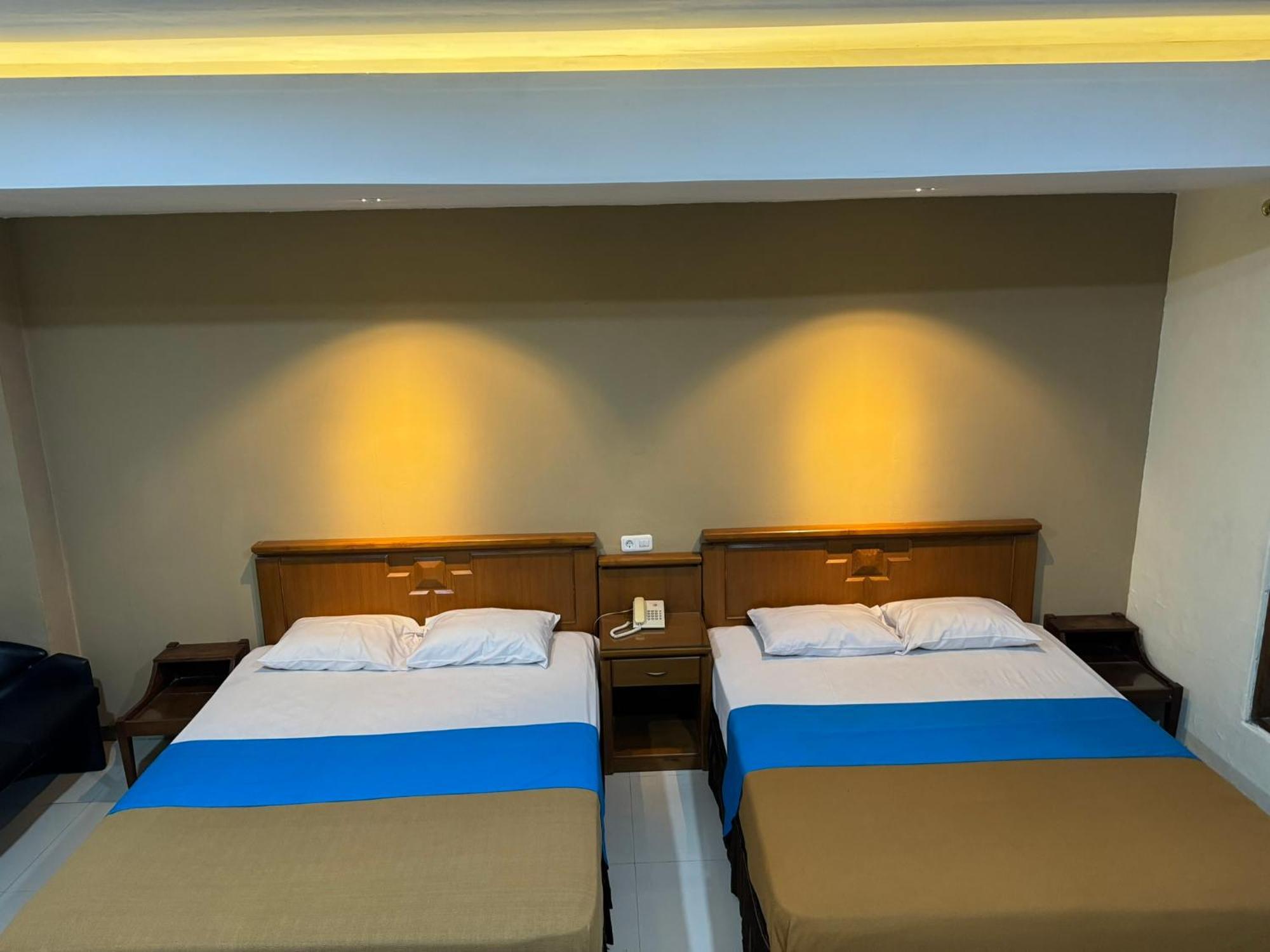 Hotel Priangan Чиребон Экстерьер фото