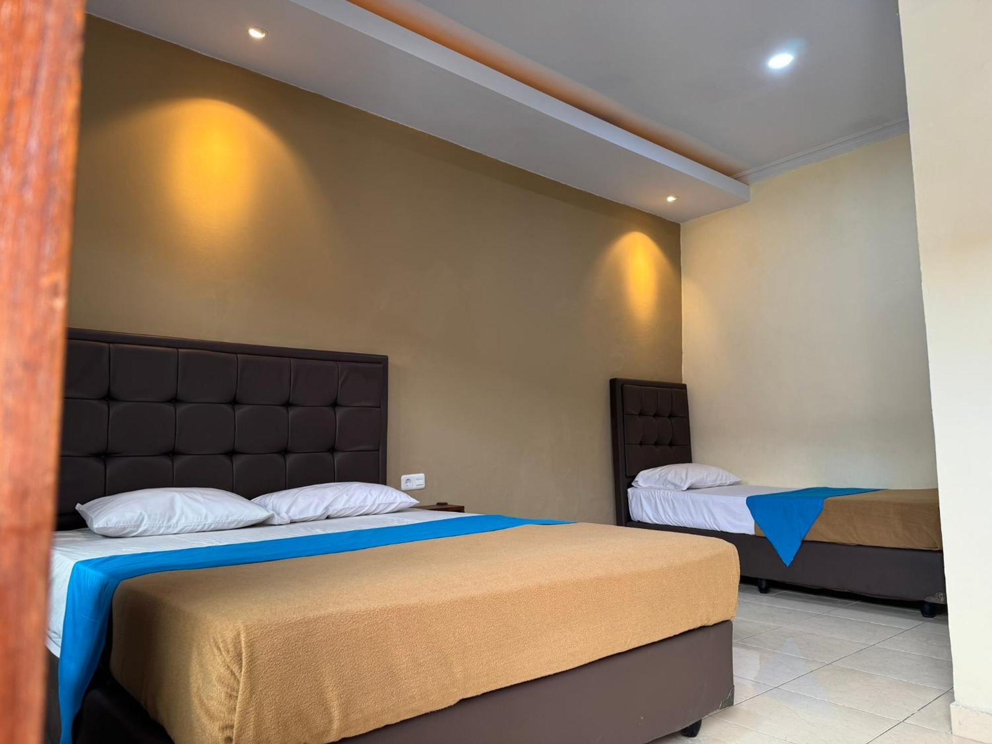 Hotel Priangan Чиребон Экстерьер фото