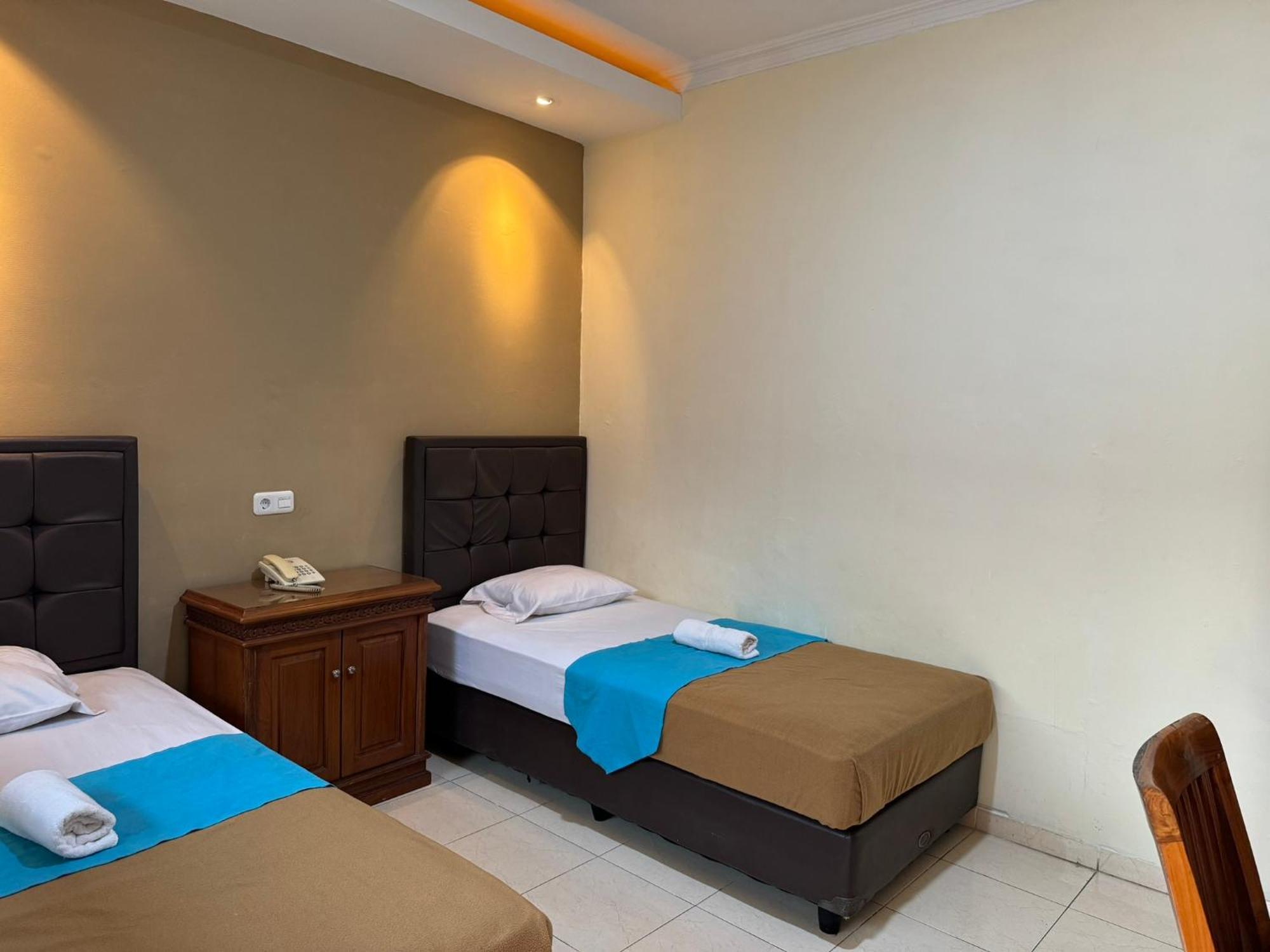 Hotel Priangan Чиребон Экстерьер фото