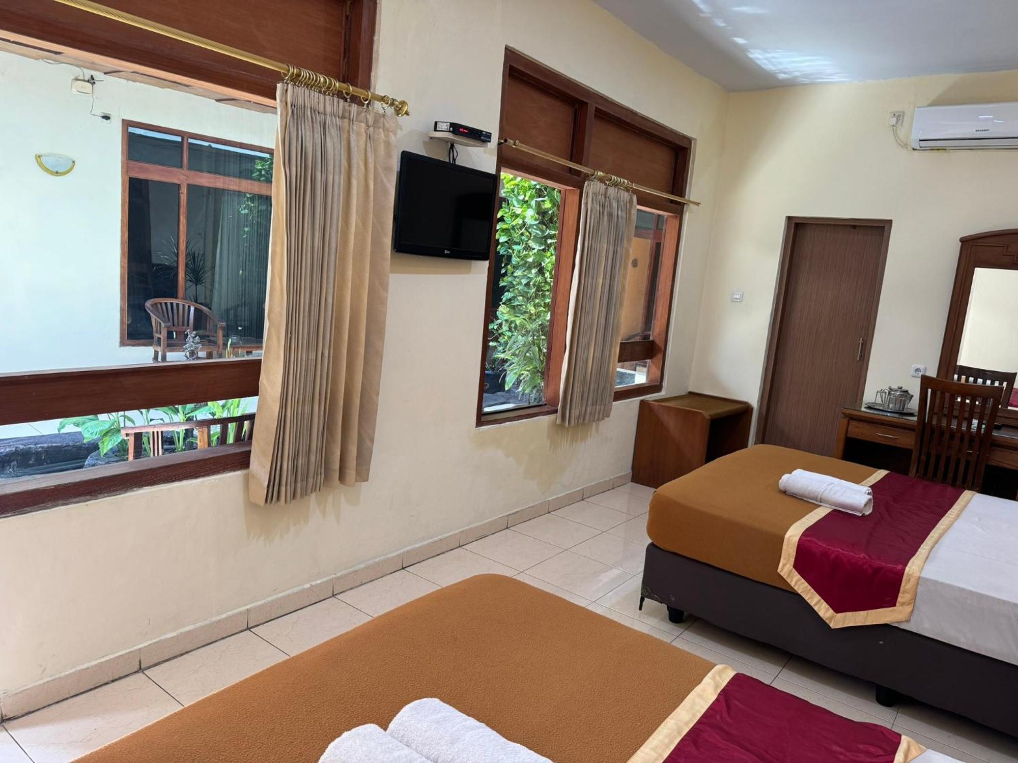 Hotel Priangan Чиребон Экстерьер фото