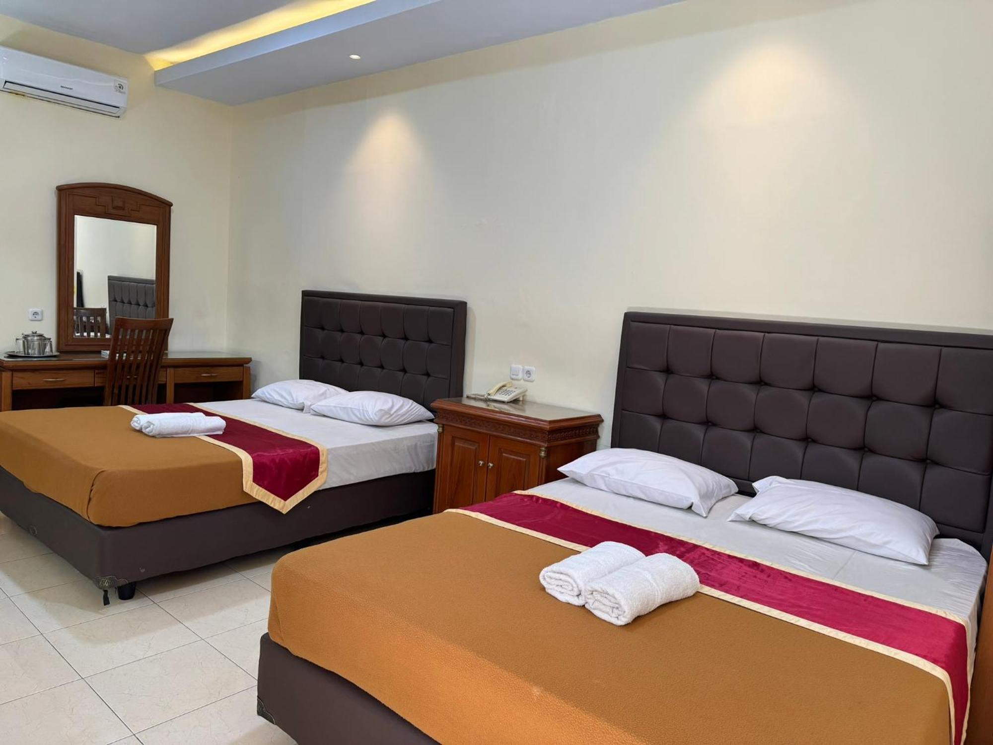 Hotel Priangan Чиребон Экстерьер фото