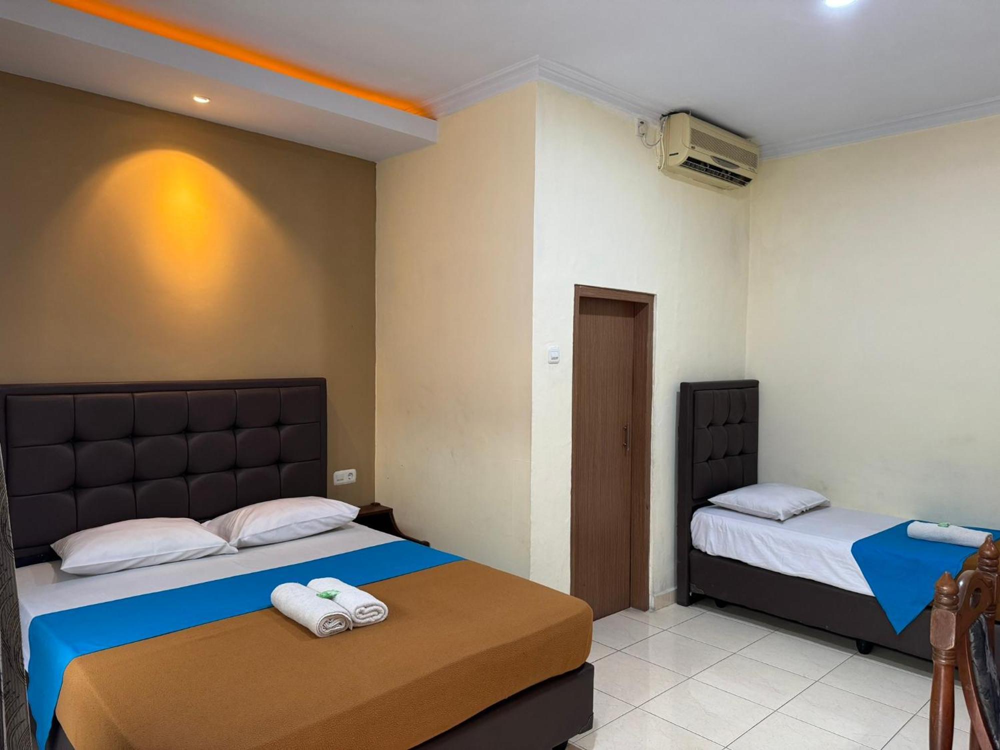 Hotel Priangan Чиребон Экстерьер фото