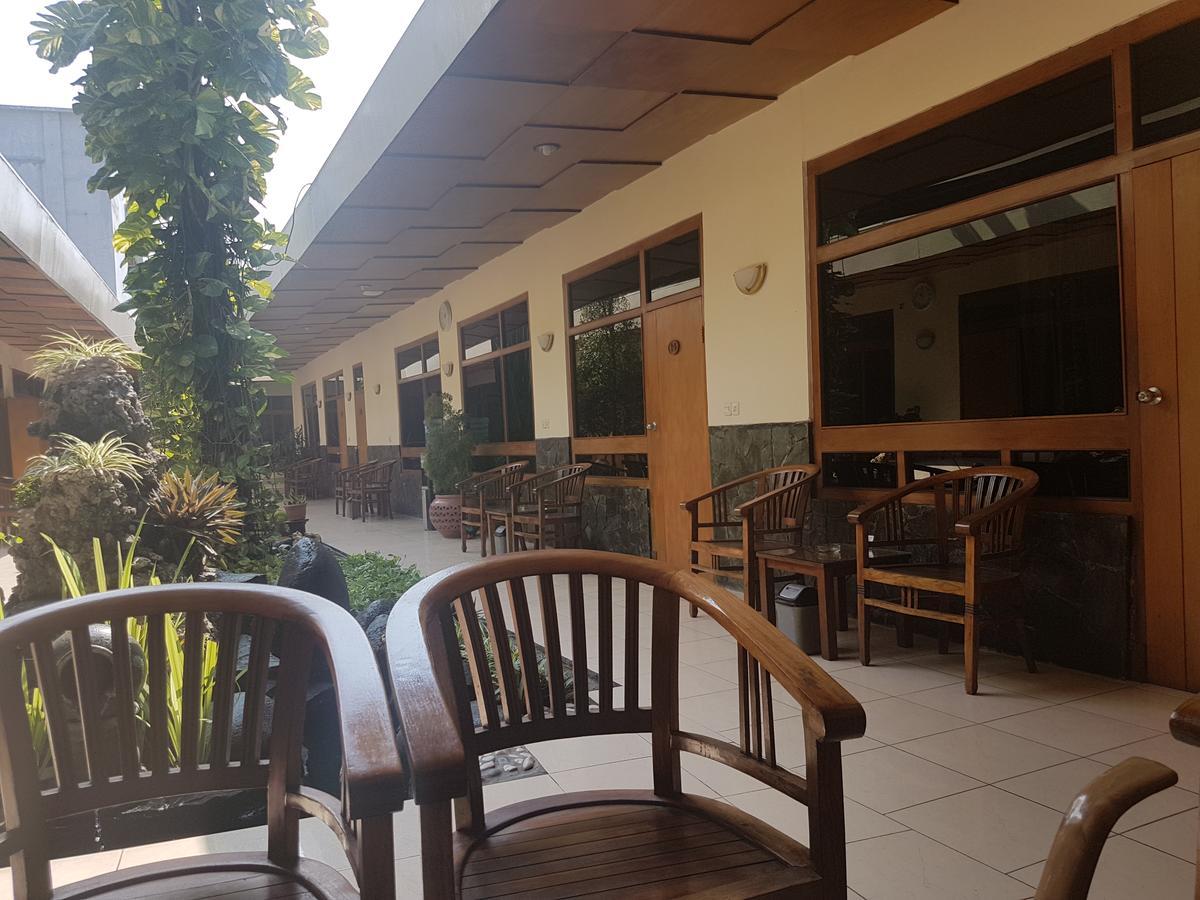 Hotel Priangan Чиребон Экстерьер фото