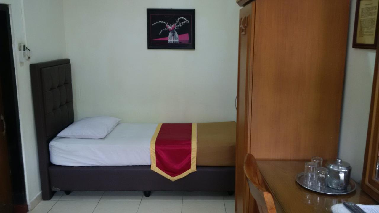 Hotel Priangan Чиребон Экстерьер фото