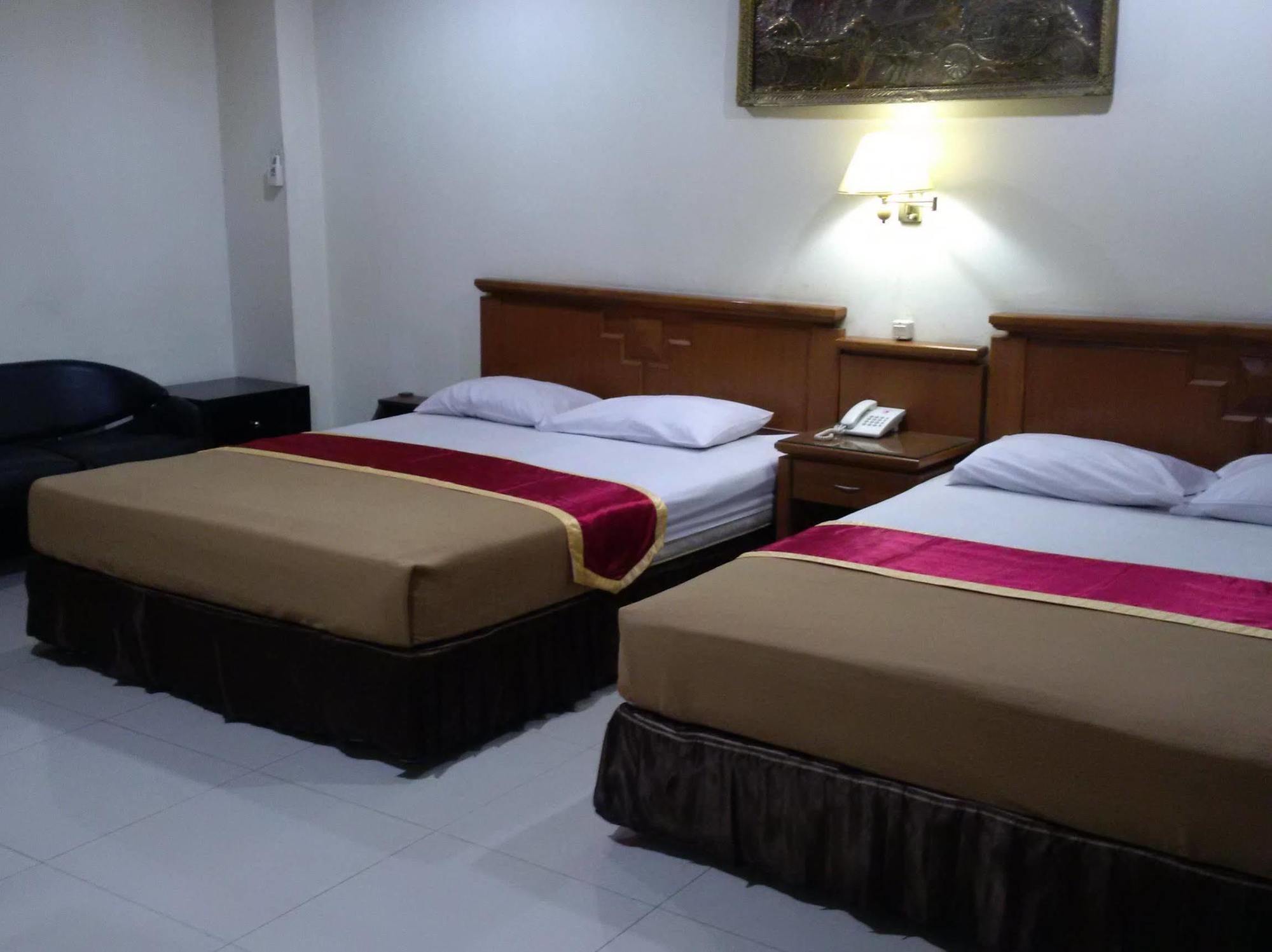 Hotel Priangan Чиребон Экстерьер фото